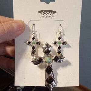 IC COLLECTION Black and Silver Cross Earrings
